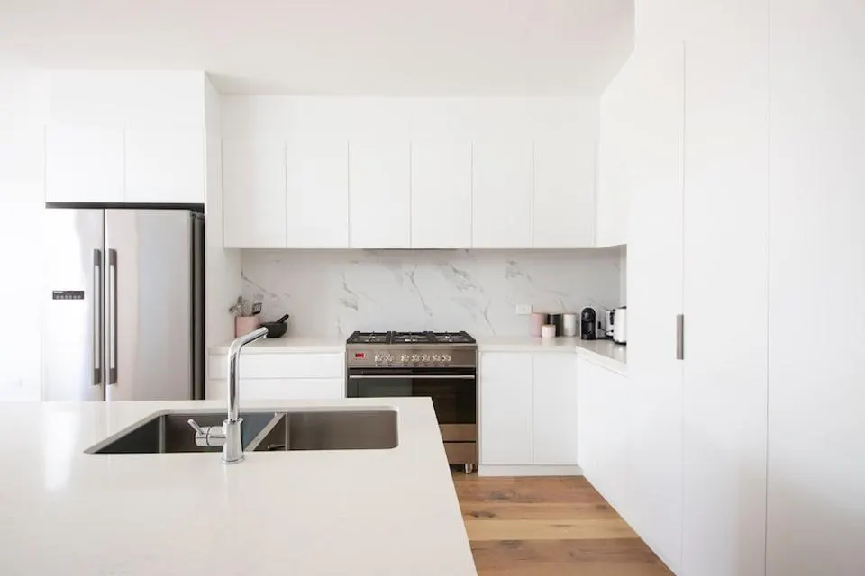 ساخت کابینت سفید