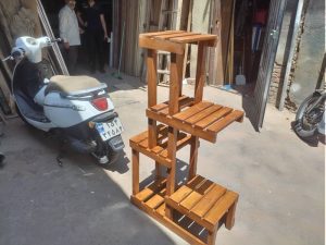 ساخت و رنگ‌کاری استند گلدان پازلی پروژه‌ها